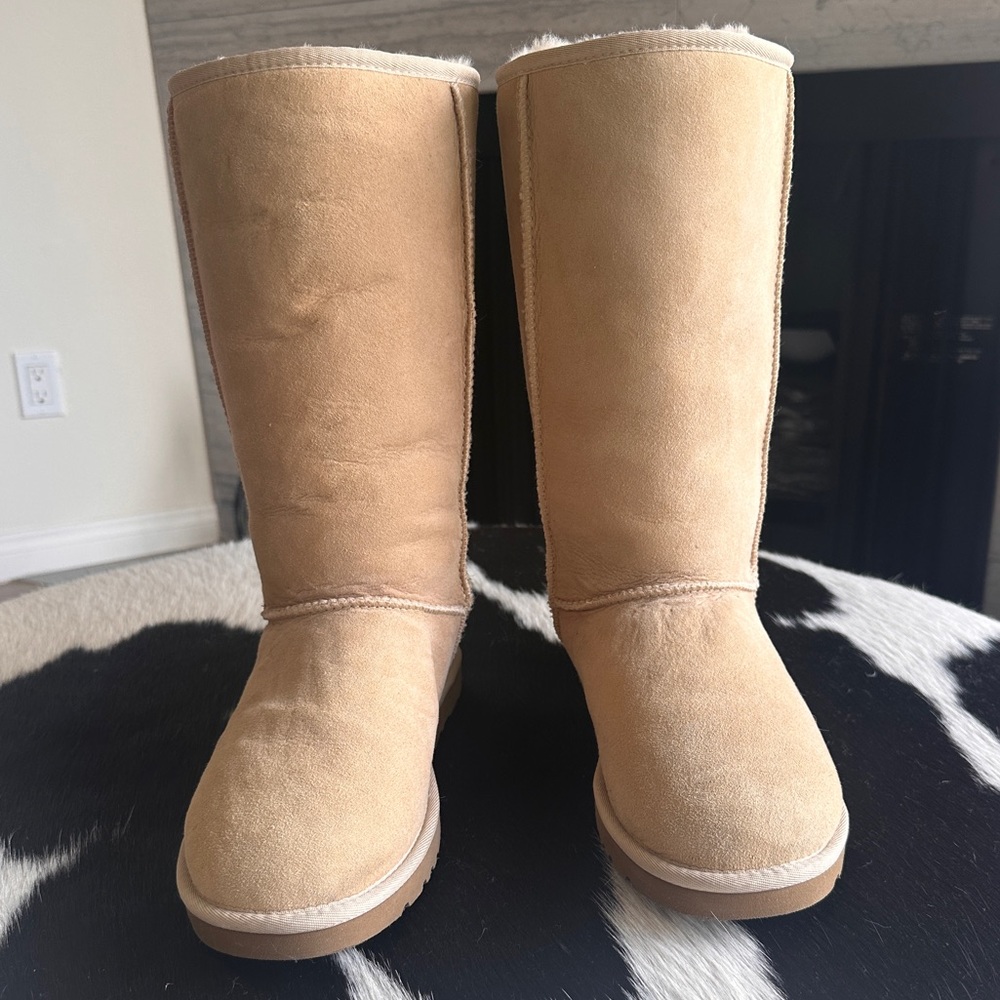 Classic Tall UGGS women’s size 8.